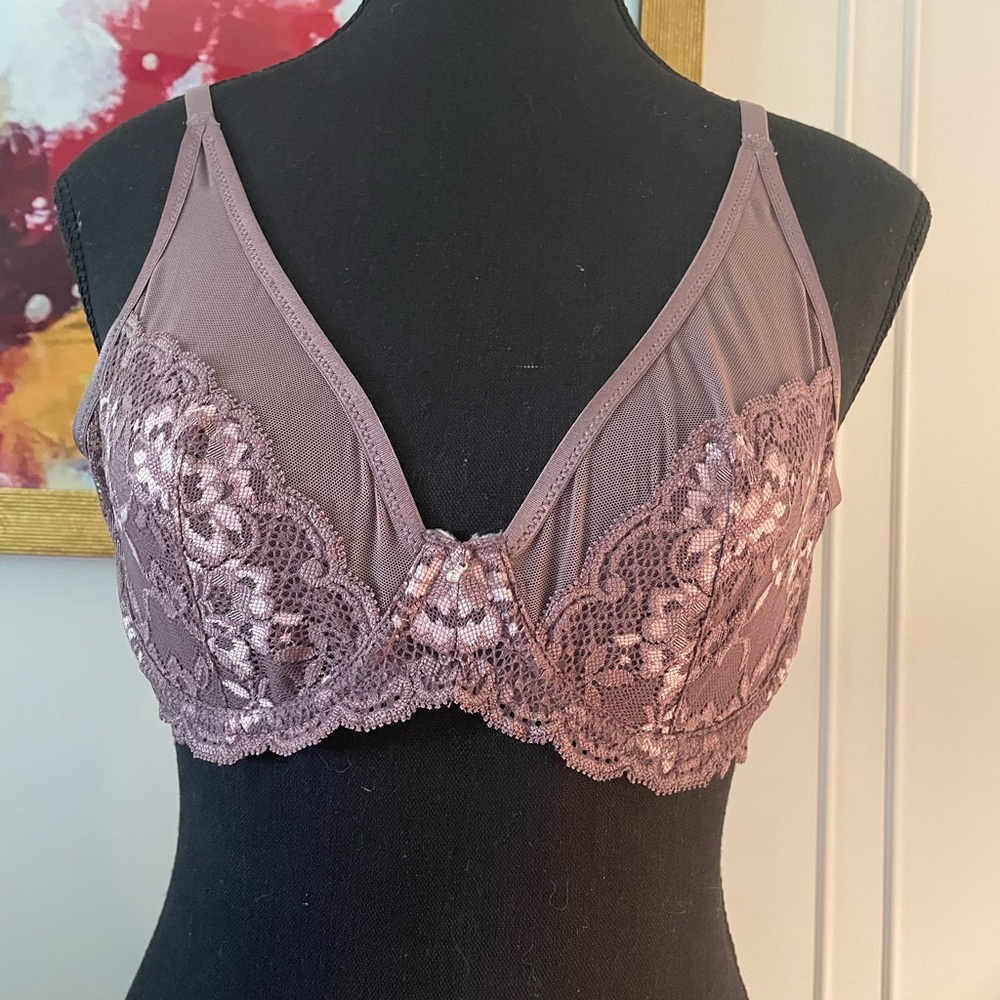 Montelle/NWOT Lace Underwire Bra in Dusty Rose